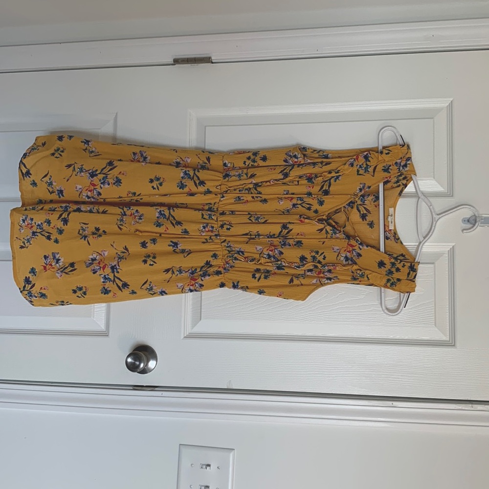Maurices daisy yellow dress size medium